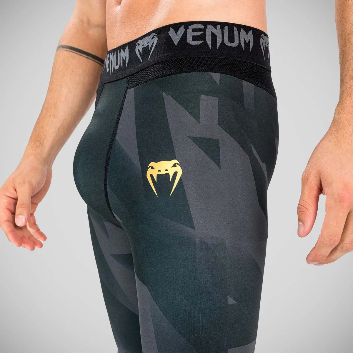 Venum Razor Spats Black/Gold