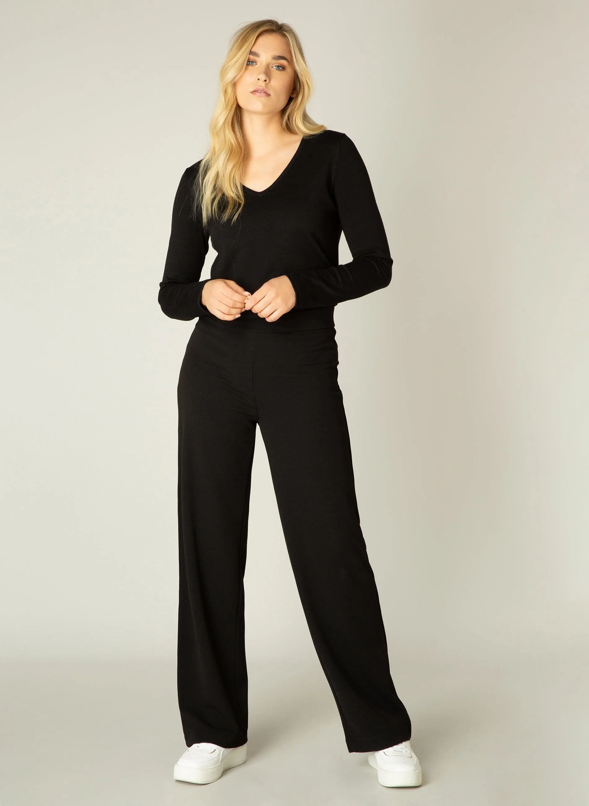 Yarah Wide Trouser in Black